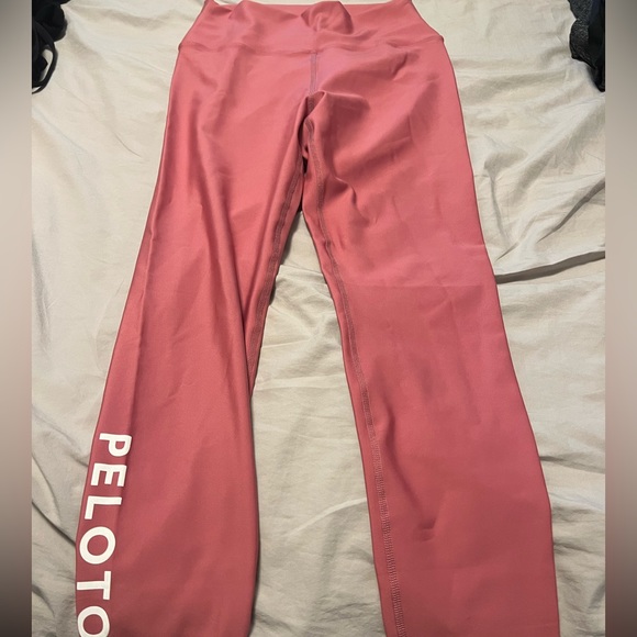 New Peloton Solid Flex Legging - Picture 2 of 5